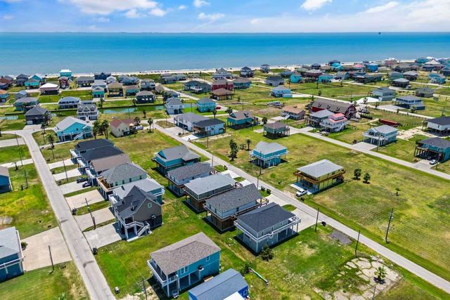 970 Pelican Lane, Crystal Beach, TX 77650