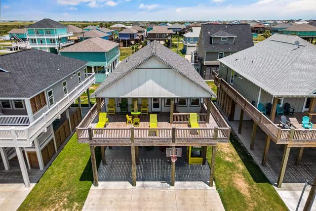 970 Pelican Lane, Crystal Beach, TX 77650