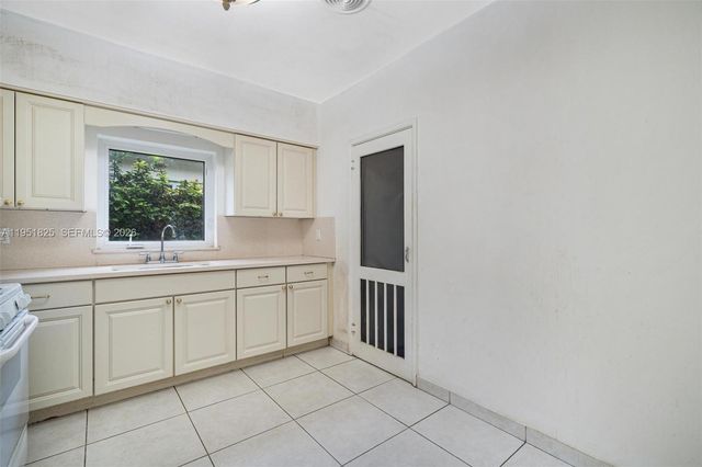 9248 Dickens Ave, Surfside, FL 33154