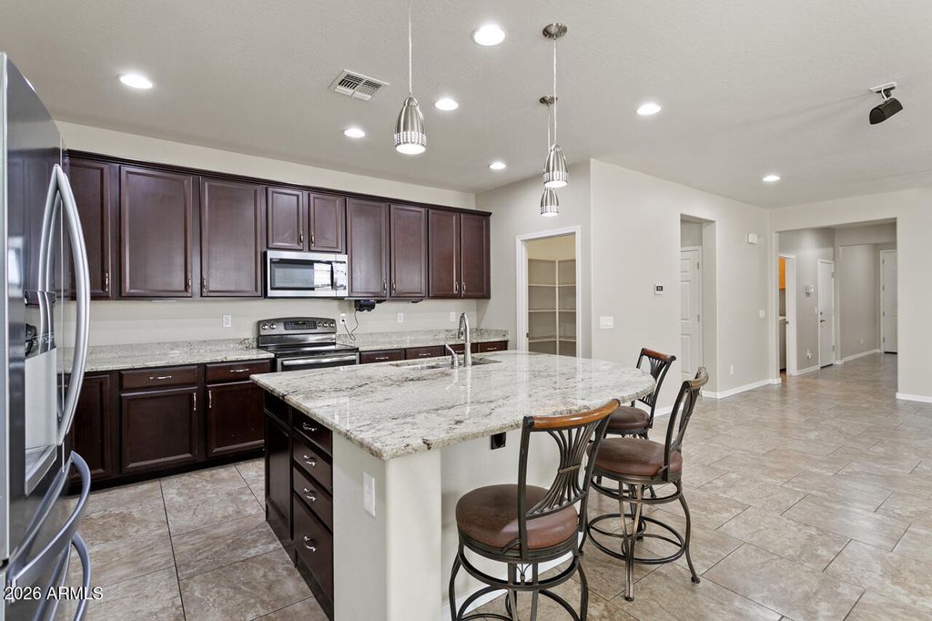 Image 17 of property listing at 15586 W JENAN Drive, Surprise, AZ 85379