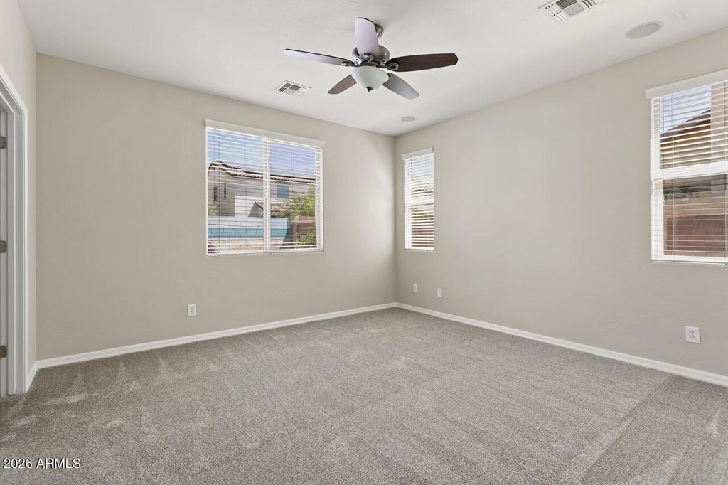 Image 19 of property listing at 15586 W JENAN Drive, Surprise, AZ 85379