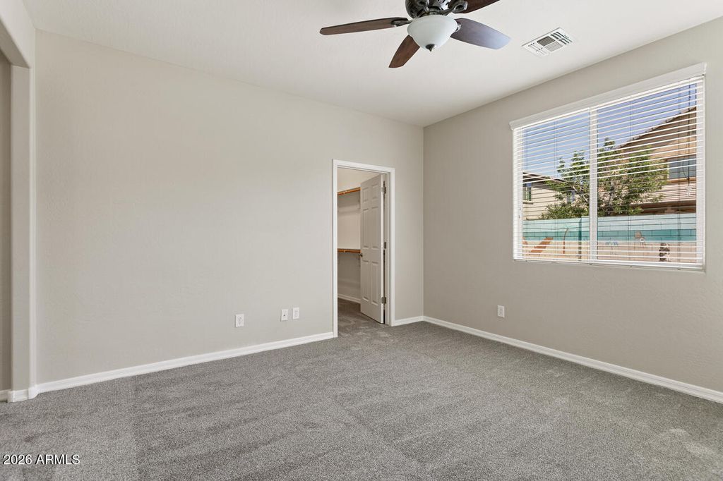 Image 20 of property listing at 15586 W JENAN Drive, Surprise, AZ 85379