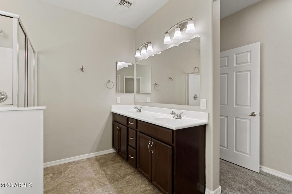Image 23 of property listing at 15586 W JENAN Drive, Surprise, AZ 85379