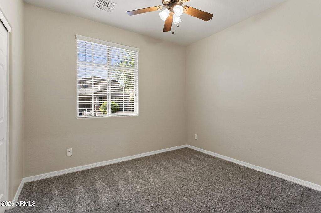 Image 24 of property listing at 15586 W JENAN Drive, Surprise, AZ 85379