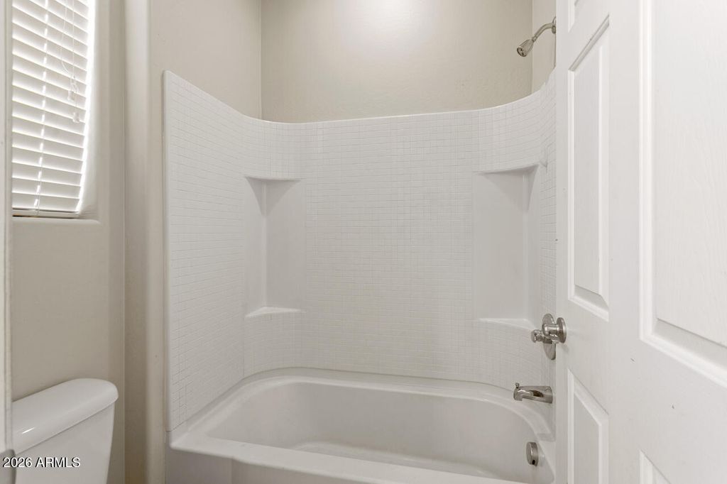 Image 26 of property listing at 15586 W JENAN Drive, Surprise, AZ 85379