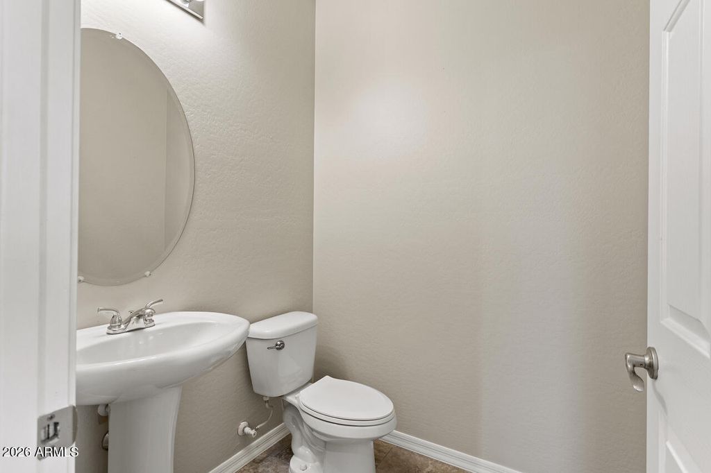 Image 29 of property listing at 15586 W JENAN Drive, Surprise, AZ 85379