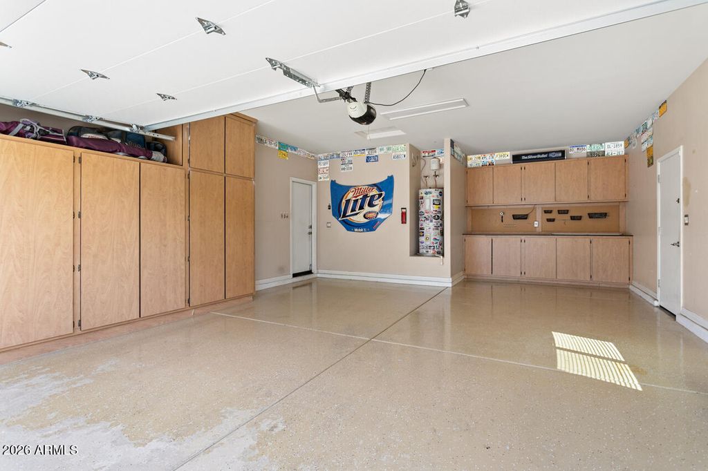 Image 39 of property listing at 15586 W JENAN Drive, Surprise, AZ 85379