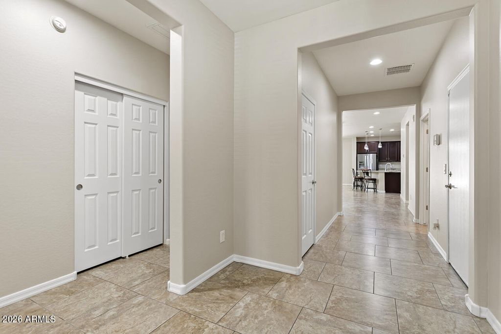 Image 8 of property listing at 15586 W JENAN Drive, Surprise, AZ 85379