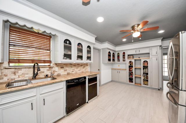 2514 Loganberry Circle, Seabrook, TX 77586