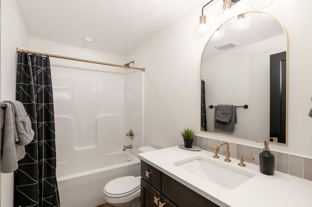 4521 N Bluestem, Maize, KS 67101