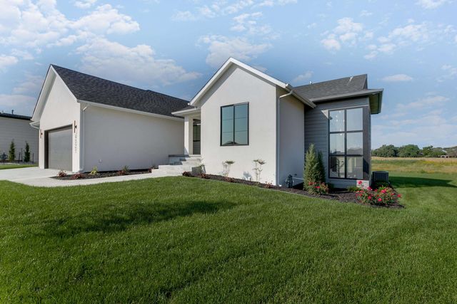 4521 N Bluestem, Maize, KS 67101