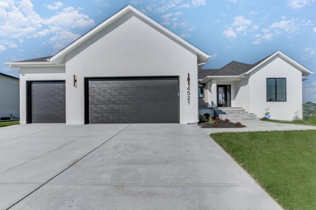 4521 N Bluestem, Maize, KS 67101