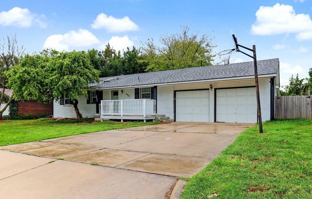 4431 N Auburn St, Bel Aire, KS 67220