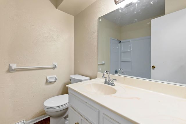4431 N Auburn St, Bel Aire, KS 67220