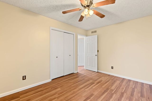 4431 N Auburn St, Bel Aire, KS 67220