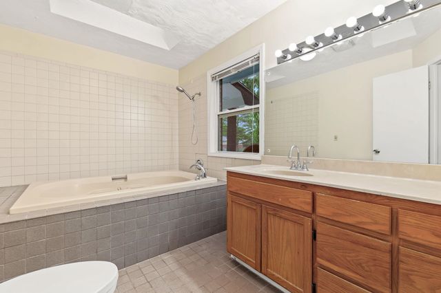 4431 N Auburn St, Bel Aire, KS 67220