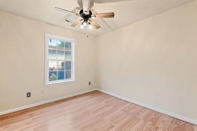 4431 N Auburn St, Bel Aire, KS 67220