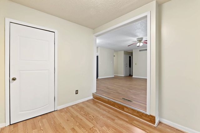 4431 N Auburn St, Bel Aire, KS 67220
