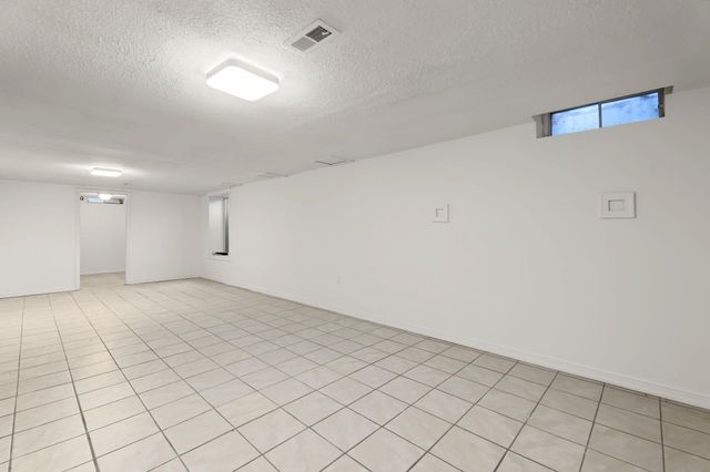 4431 N Auburn St, Bel Aire, KS 67220