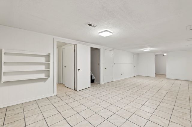 4431 N Auburn St, Bel Aire, KS 67220