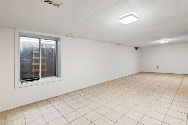 4431 N Auburn St, Bel Aire, KS 67220