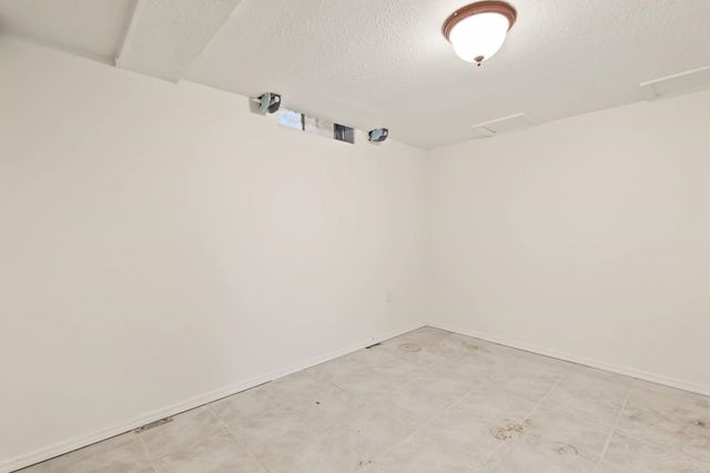 4431 N Auburn St, Bel Aire, KS 67220