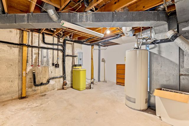 4431 N Auburn St, Bel Aire, KS 67220