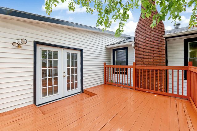 4431 N Auburn St, Bel Aire, KS 67220