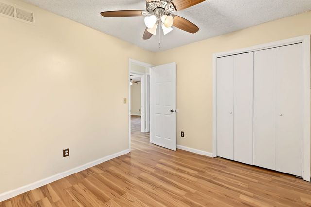 4431 N Auburn St, Bel Aire, KS 67220