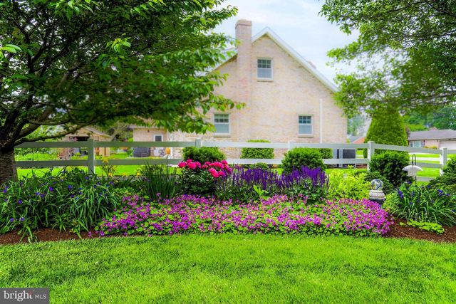 5645 GREENVILLAGE ROAD, Chambersburg, PA 17202