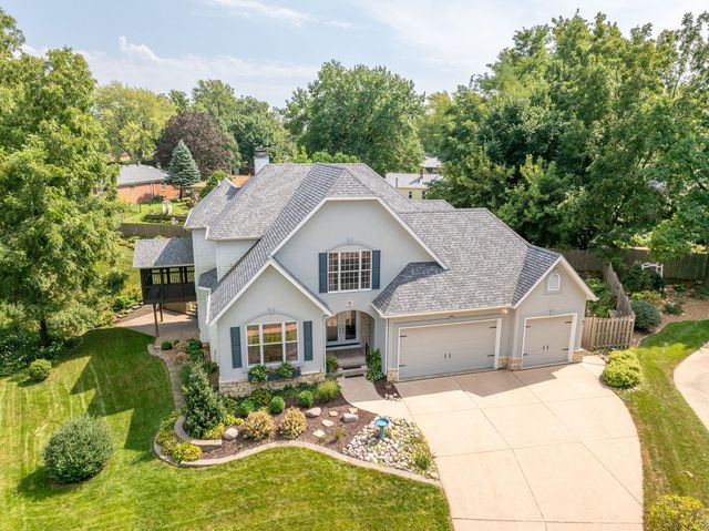 1385 Old Freeport Place, Bettendorf, IA 52722