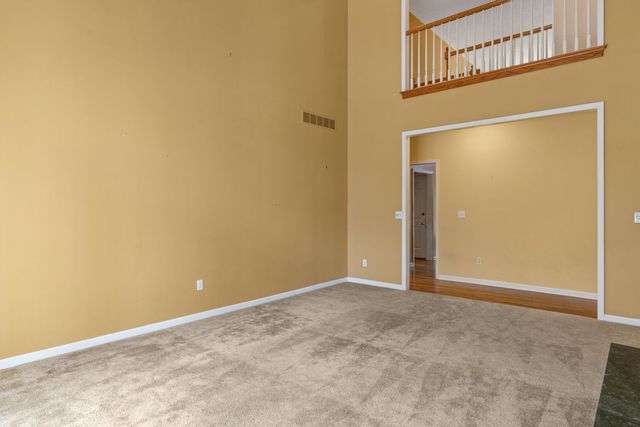 1385 Old Freeport Place, Bettendorf, IA 52722