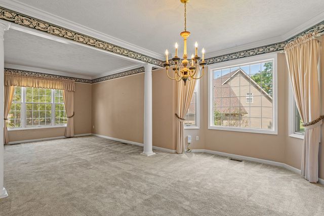 1385 Old Freeport Place, Bettendorf, IA 52722
