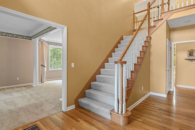 1385 Old Freeport Place, Bettendorf, IA 52722