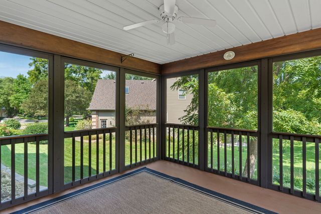 1385 Old Freeport Place, Bettendorf, IA 52722