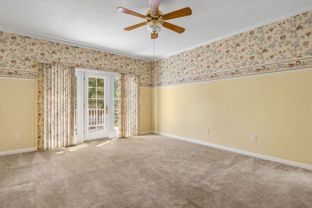 1385 Old Freeport Place, Bettendorf, IA 52722