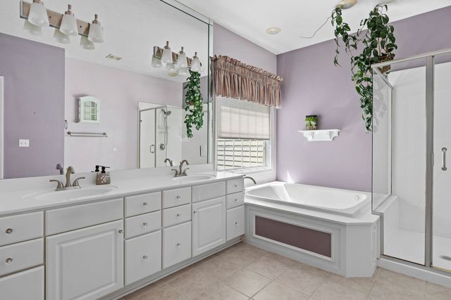 1385 Old Freeport Place, Bettendorf, IA 52722