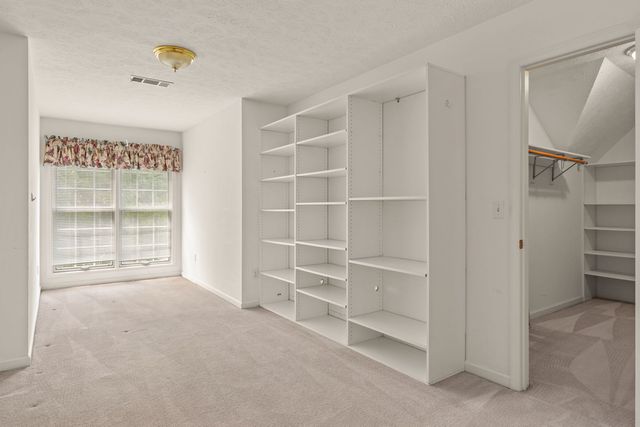 1385 Old Freeport Place, Bettendorf, IA 52722