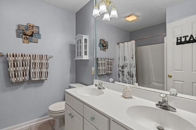 1385 Old Freeport Place, Bettendorf, IA 52722