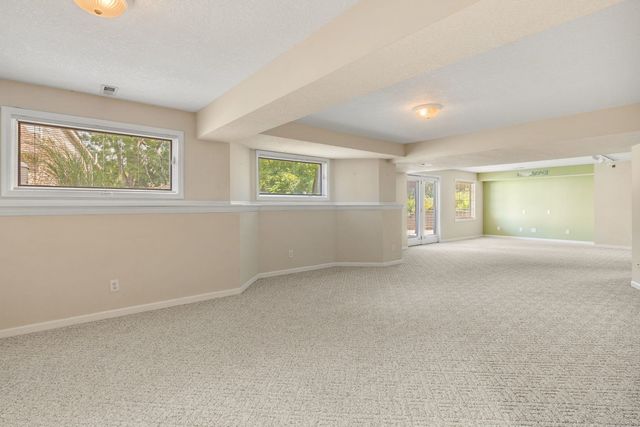 1385 Old Freeport Place, Bettendorf, IA 52722
