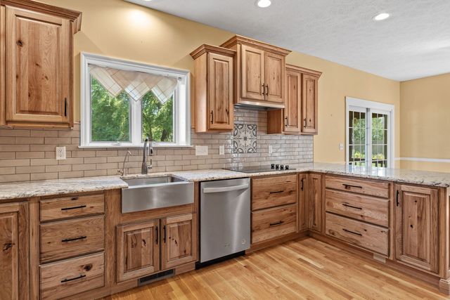 1385 Old Freeport Place, Bettendorf, IA 52722