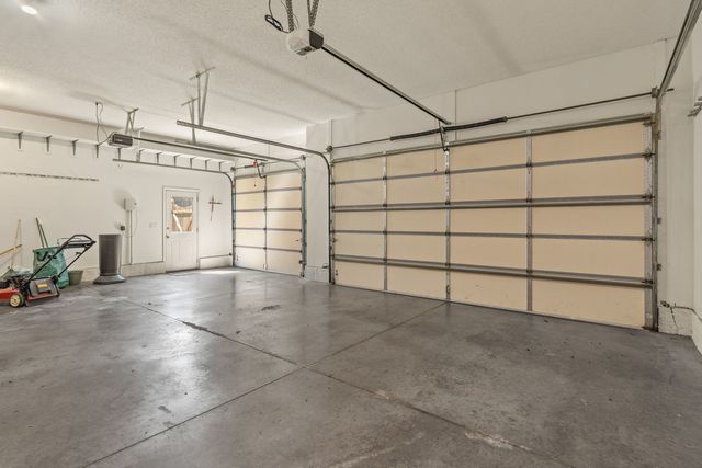 1385 Old Freeport Place, Bettendorf, IA 52722