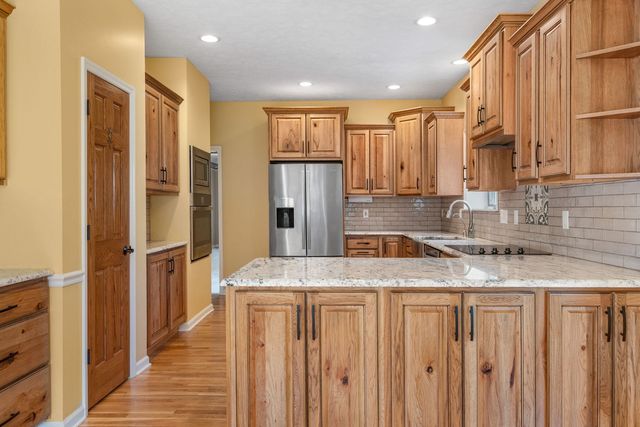 1385 Old Freeport Place, Bettendorf, IA 52722