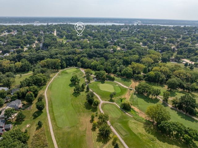 1385 Old Freeport Place, Bettendorf, IA 52722