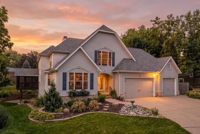 1385 Old Freeport Place, Bettendorf, IA 52722