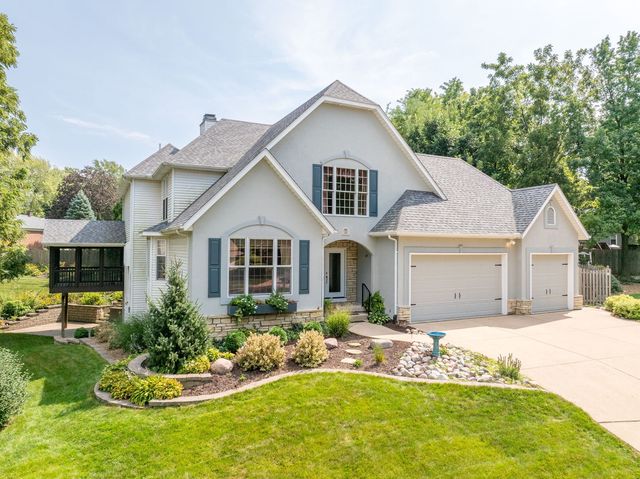 1385 Old Freeport Place, Bettendorf, IA 52722