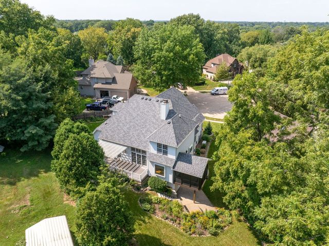 1385 Old Freeport Place, Bettendorf, IA 52722