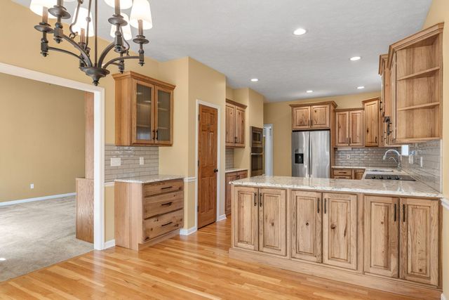 1385 Old Freeport Place, Bettendorf, IA 52722