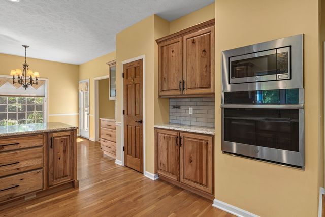 1385 Old Freeport Place, Bettendorf, IA 52722