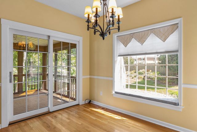 1385 Old Freeport Place, Bettendorf, IA 52722
